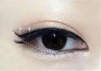 眼妆如何画_画眼妆的教程视频_眼妆画法