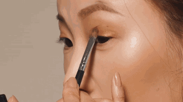 膏体眼影怎么使用_眼影膏的画法_眼影膏怎么画眼线