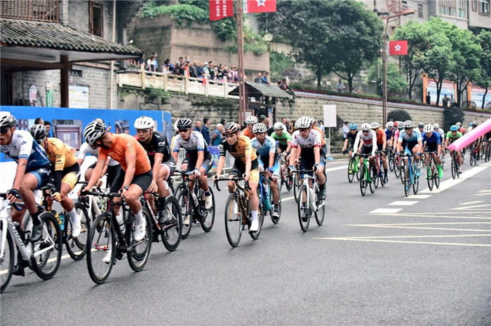 骑遍四川·2021年环茶马古道雅安公路自行车赛宝兴赛段开赛